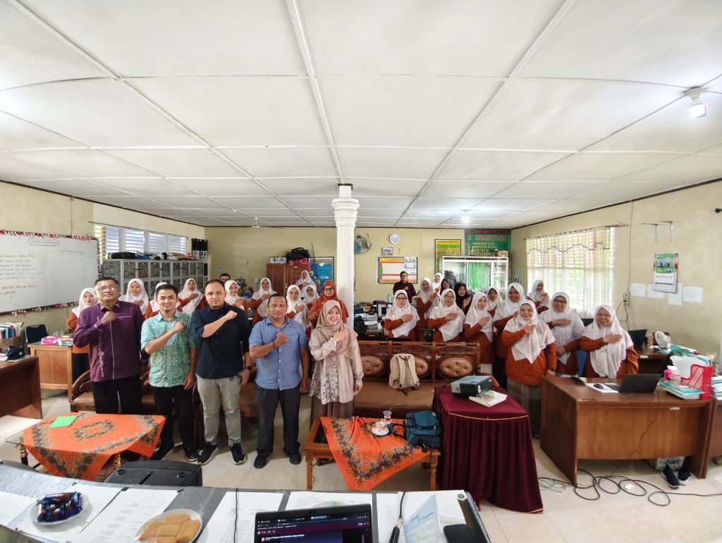 FST UIN Imam Bonjol Padang Perkuat Literasi Sains dan Budaya Guru MAN Lima Puluh Kota melalui Pelatihan Media Pembelajaran Berbasis Artificial Intelligence